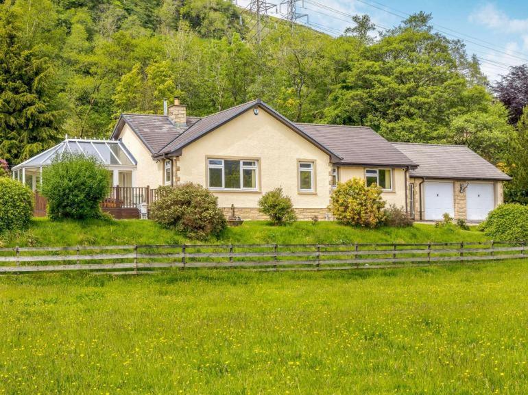 3 Bedroom Luxury Home, Hot Tub, Stunning Views Of Killin, Sitting On The River Dochart Экстерьер фото